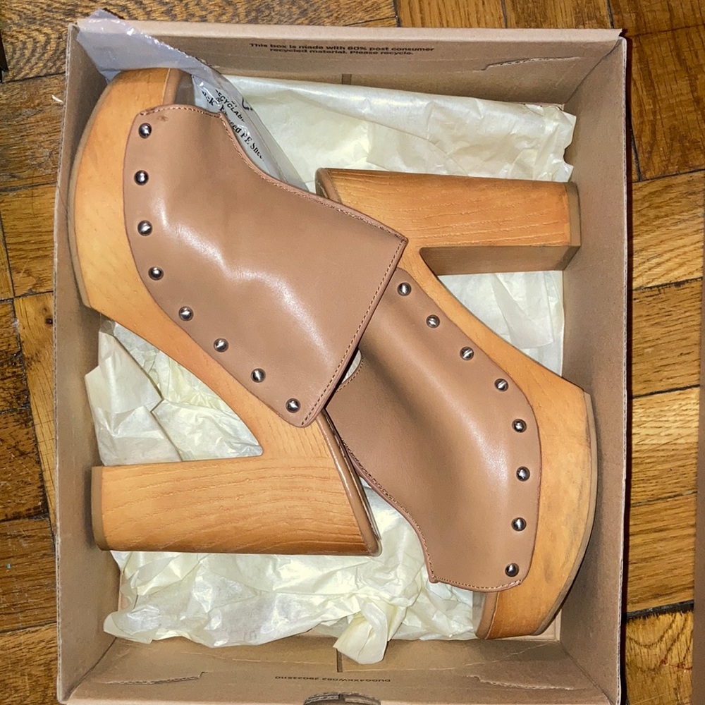 BGBGeneration Platform Clogs size 9